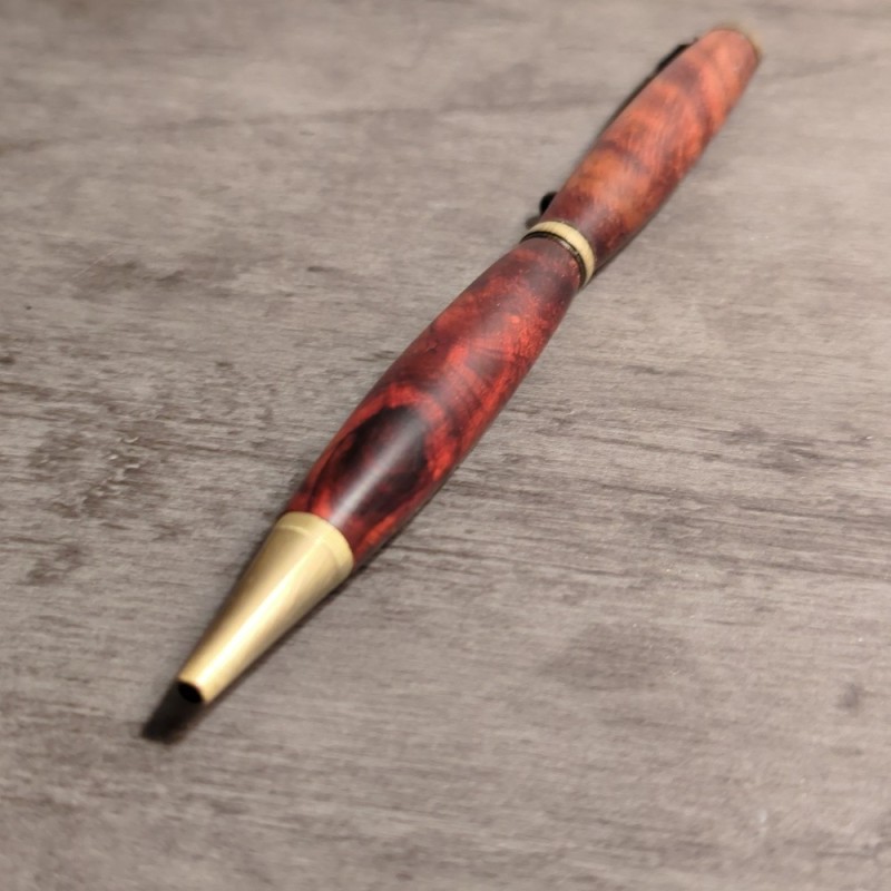 Stylo en Padouk Rouge – Bois Exotique Élégant et Durable