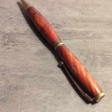 Stylo en Padouk Rouge – Bois Exotique Élégant et Durable