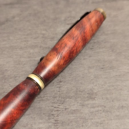 Stylo en Padouk Rouge – Bois Exotique Élégant et Durable