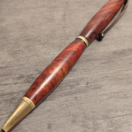 Stylo en Padouk Rouge – Bois Exotique Élégant et Durable