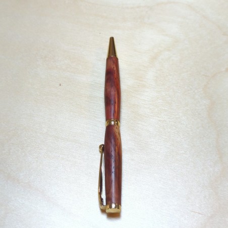 Stylo en Bois de Padouk – Rouge Intense et Élégance Naturelle