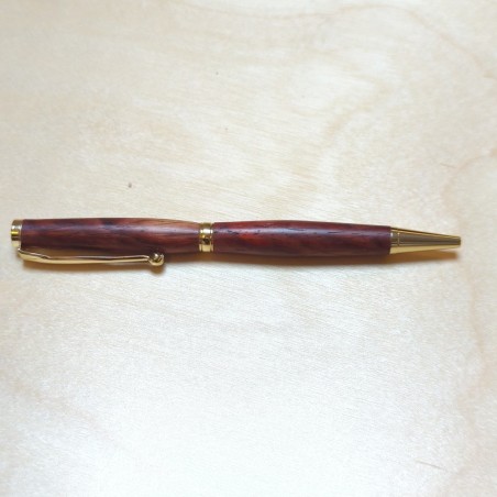 Stylo en Bois de Padouk – Rouge Intense et Élégance Naturelle
