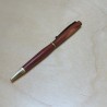 Stylo en Bois de Padouk – Design Élégant et Teinte Rouge Naturelle