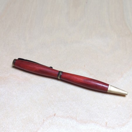 Stylo en Bois Red Heart – Rouge Intense et Élégance Exotique