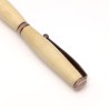 Stylo en bois de houx fait main