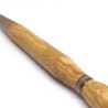 gros plan de Stylo en bois tourné en loupe d'orme