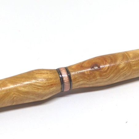 gros plan sur Stylo en bois