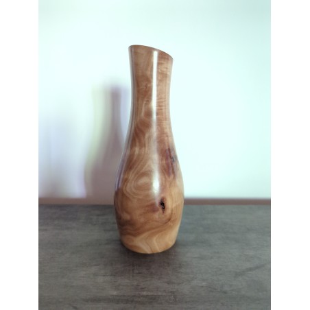 Vase en bois de cormier - création artisanale - fabriqué en France