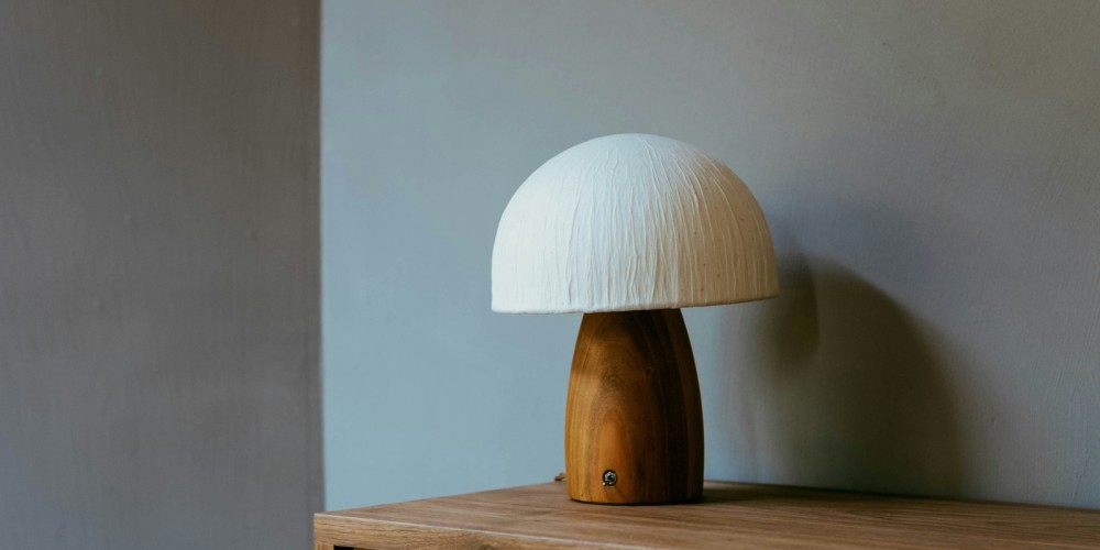 Petit mobilier en bois – Lampes, tables basses, étagères...